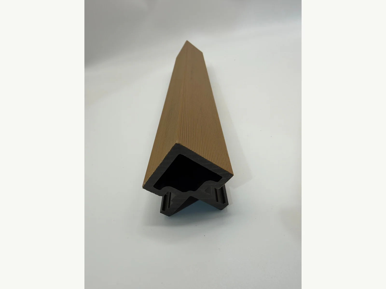 Corner trim profile